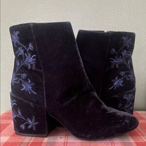 Kenneth Cole Navy Blue Velvet Ankle Boots with Embroidery